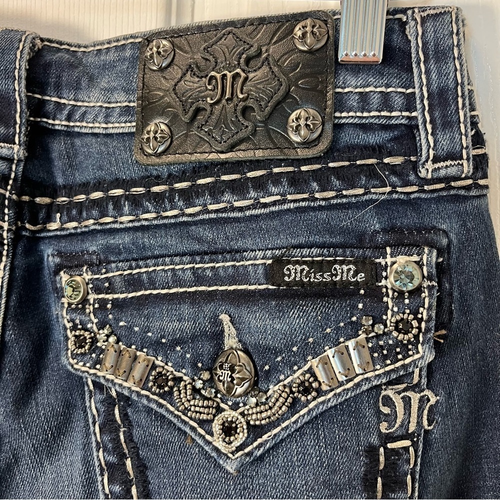 Miss Me Signature Boot Women's Blue Jeans Embroidered Sequins Size 28/33 - Picture 10 of 13